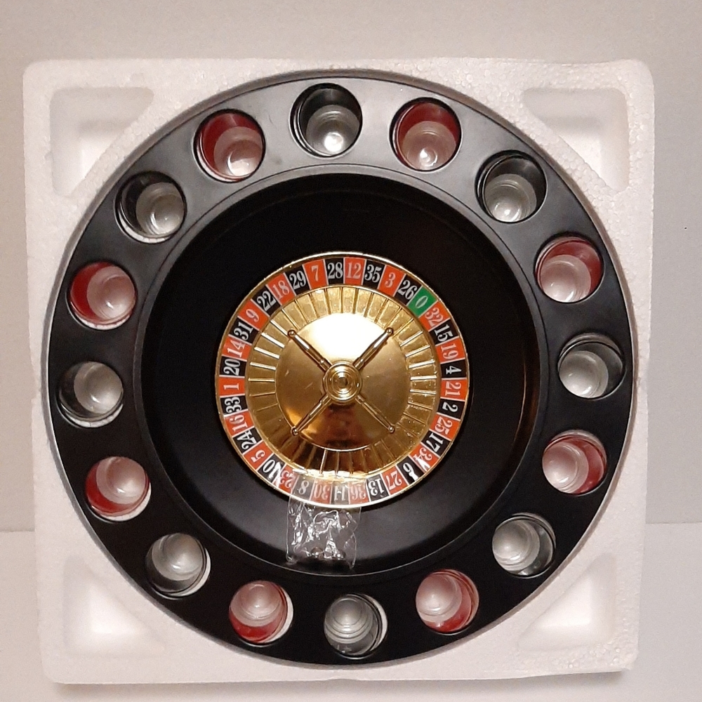 Roulette Casino Shot Glass Drinking Game Set (2 Balls and 16 glasses) Brand New - Picture 6 of 6